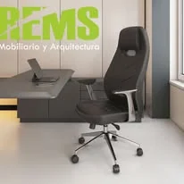 Espacio corporativo equipado con mobiliario